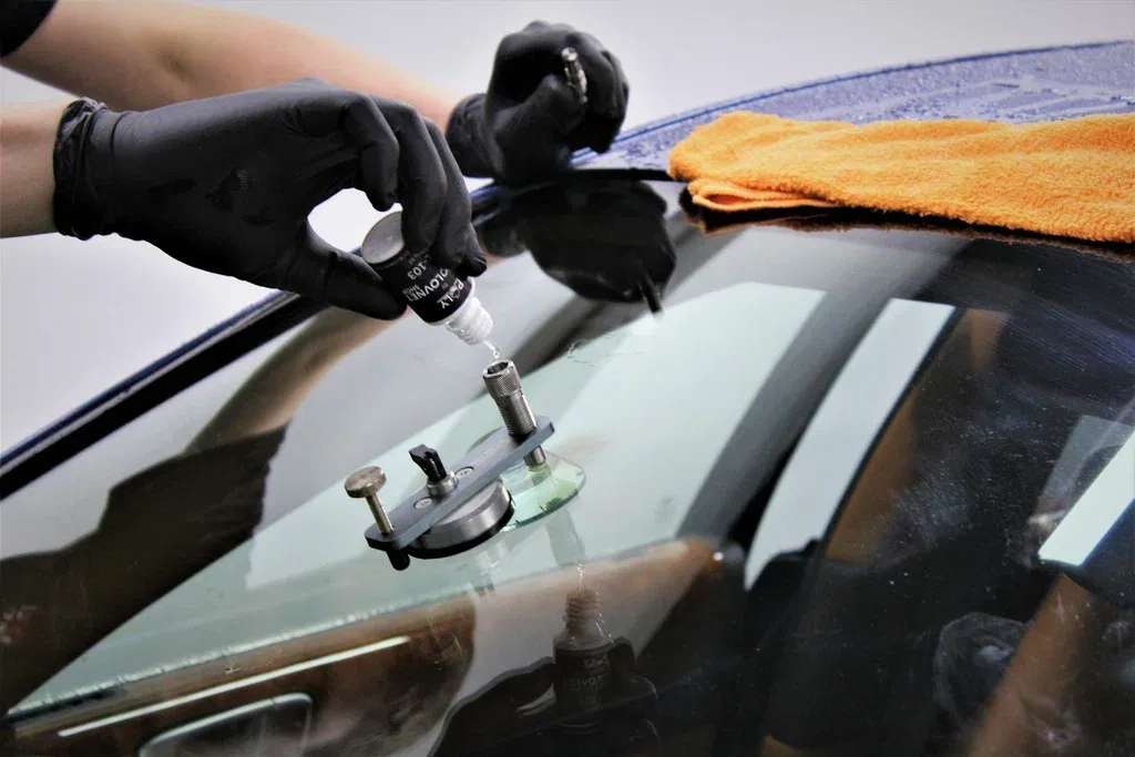 Same-Day Windshield Repair: What to Expect & How It Works